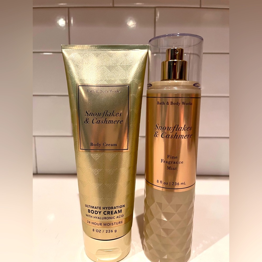 Bath & Body Works Set - Snowflakes + Cashmere